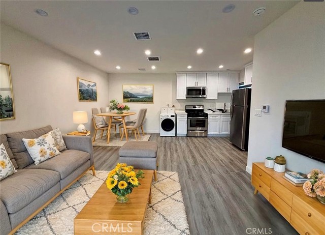 10941 Oro Vista Avenue, Sunland CA: https://media.crmls.org/medias/521cc9bb-1635-439c-bc8b-cd792f722b56.jpg