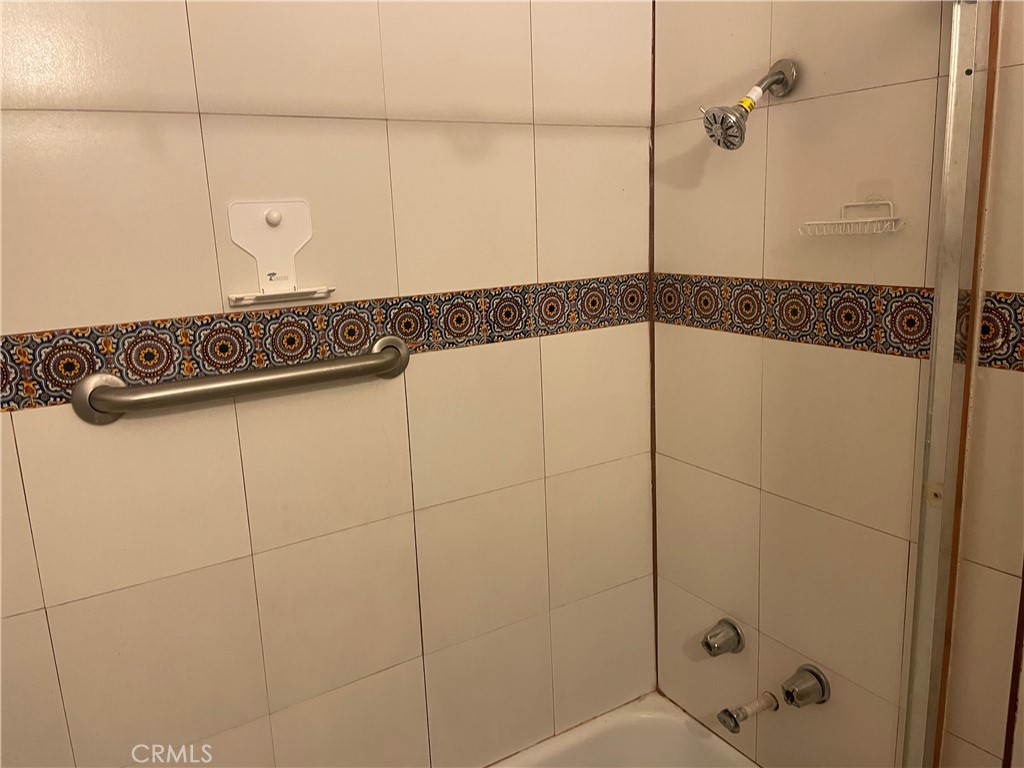https://media.crmls.org/medias/521d2608-3d4a-472a-8844-870be5fa705b.jpg?preset=X-Large