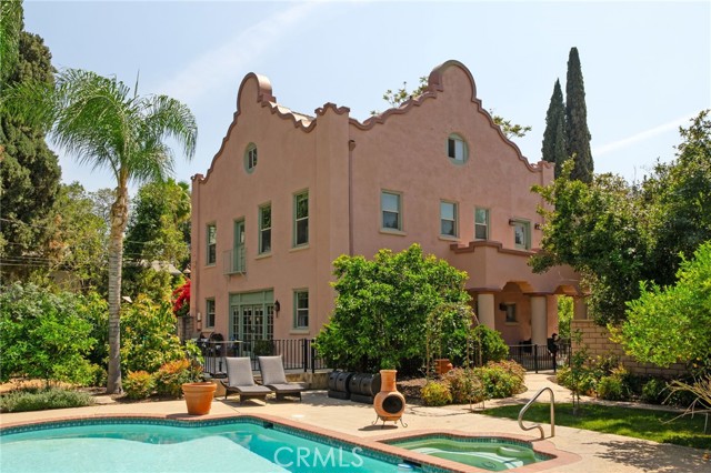 405 W Olive Avenue, Redlands CA: https://media.crmls.org/medias/521da8c2-8a8d-42eb-9ef8-9d2420bb0009.jpg