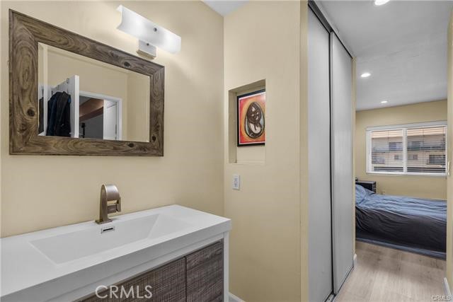 Detail Gallery Image 11 of 18 For 5460 White Oak Ave #C204,  Encino,  CA 91316 - 2 Beds | 2 Baths