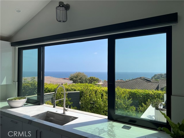 Detail Gallery Image 11 of 32 For 809 Emerald Bay, Laguna Beach,  CA 92651 - 4 Beds | 5/2 Baths