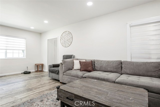 343 Concord Street, Glendale CA: https://media.crmls.org/medias/521eef72-072a-4d13-b696-445fbaa354a2.jpg