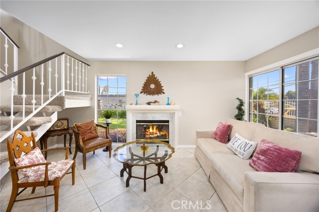 Detail Gallery Image 3 of 6 For 10418 Bogardus, Whittier,  CA 90603 - 3 Beds | 3 Baths