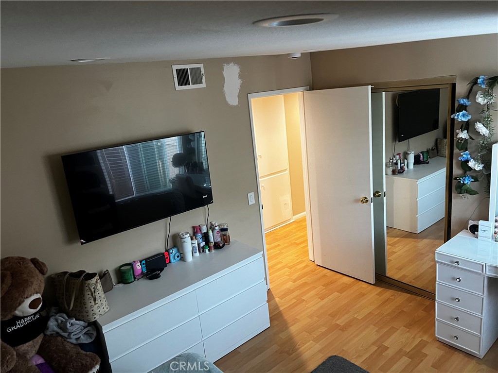 https://media.crmls.org/medias/521f336e-ac04-44ca-b636-aaa9beb9edc7.jpg?preset=X-Large