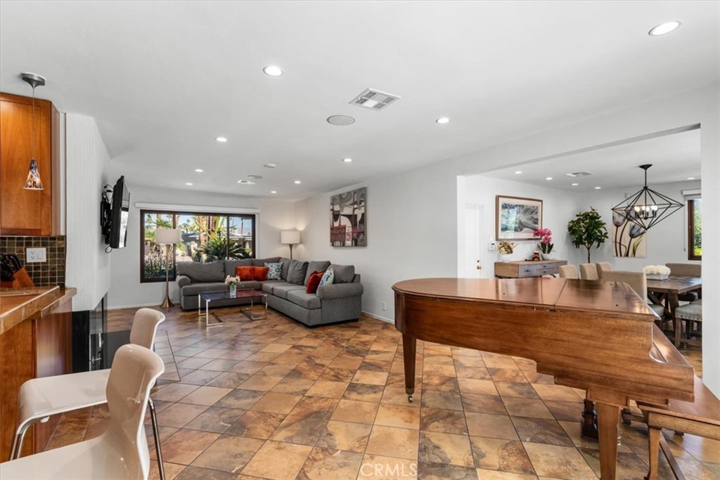 MLS #SR25252227 image #13