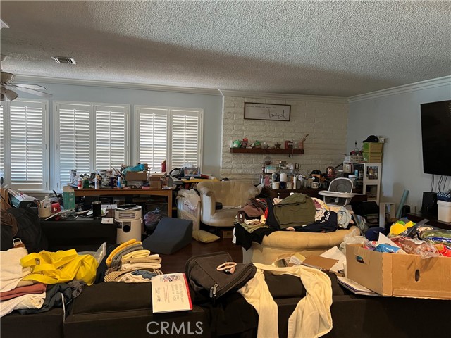 3070 Linda Lou Lane, Riverside CA: https://media.crmls.org/medias/5220d767-9937-43b8-b97e-1c5b04cde3f6.jpg