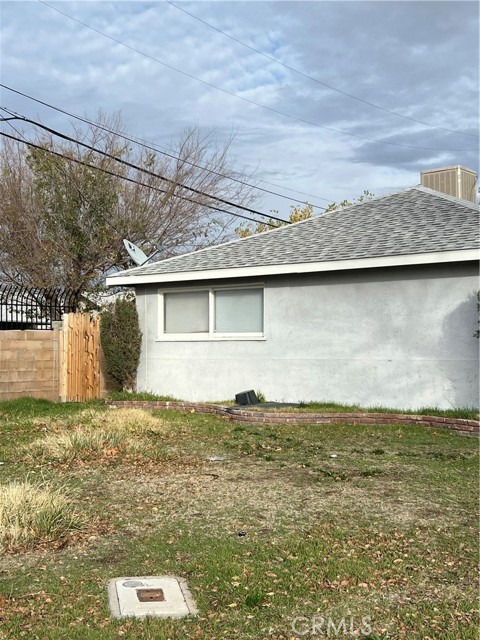 Detail Gallery Image 2 of 21 For 44078 Cedar, Lancaster,  CA 93534 - 3 Beds | 1 Baths