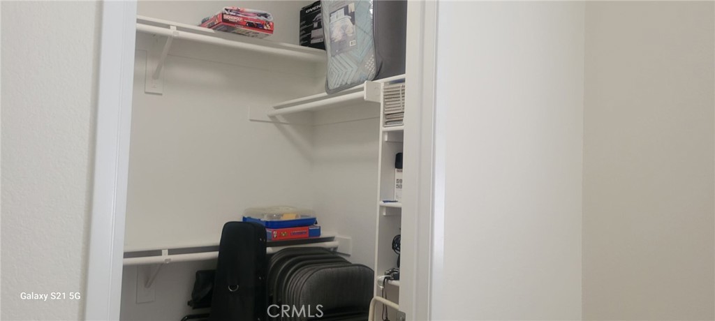 https://media.crmls.org/medias/5221714a-32ed-48bd-8080-de6510a2c39f.jpg?preset=X-Large