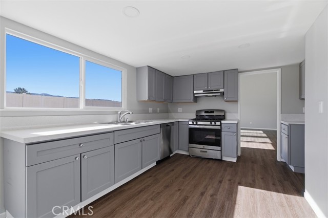 Detail Gallery Image 5 of 36 For 29166 Flowerpark Dr, Canyon Country,  CA 91387 - 3 Beds | 2/1 Baths