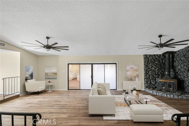 Detail Gallery Image 4 of 33 For 9149 Braceo Street, Oak Hills,  CA 92344 - 4 Beds | 3/1 Baths