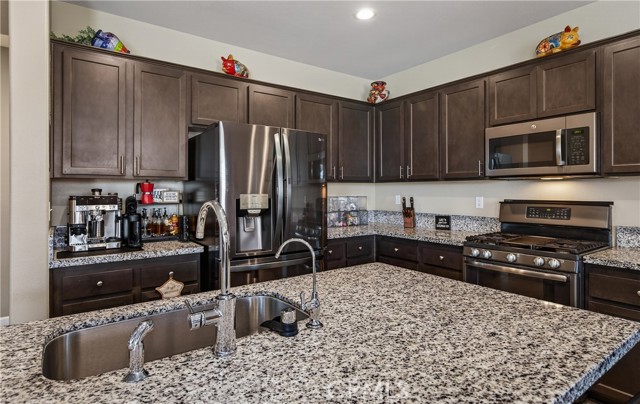 Detail Gallery Image 12 of 33 For 1335 Alpine Ave, Beaumont,  CA 92223 - 4 Beds | 3 Baths