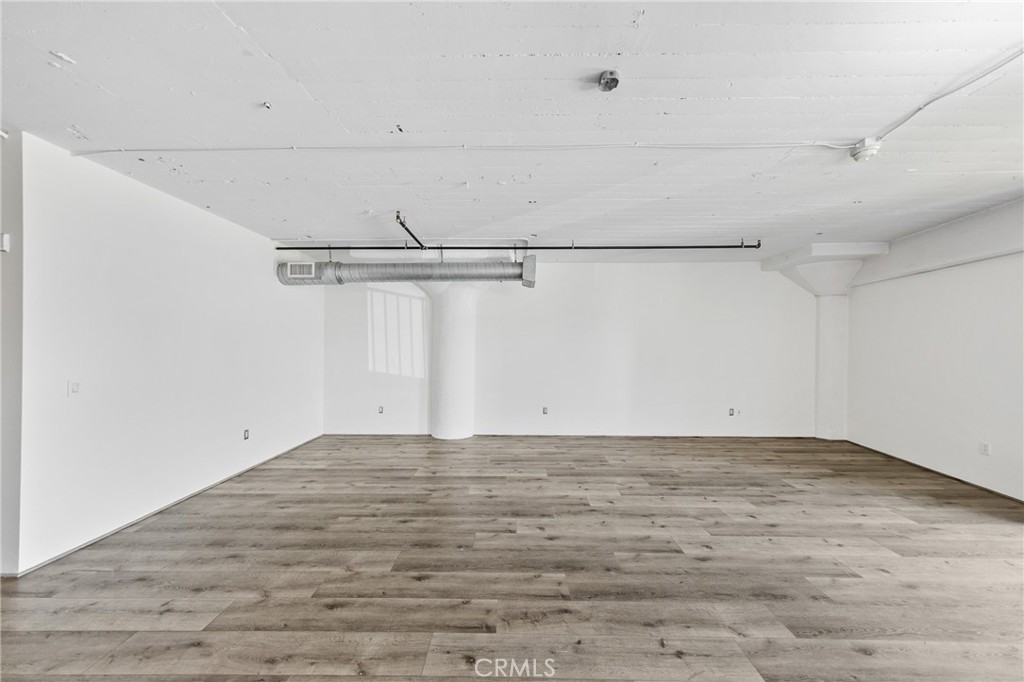 https://media.crmls.org/medias/5223a40b-23a0-4e56-baf0-4c172dc39ca6.jpg?preset=X-Large
