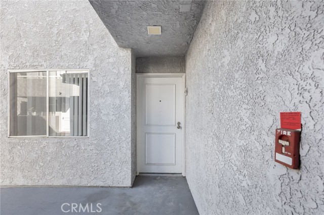 Detail Gallery Image 4 of 22 For 4406 Cahuenga Bld #101,  Toluca Lake,  CA 91602 - 3 Beds | 2 Baths