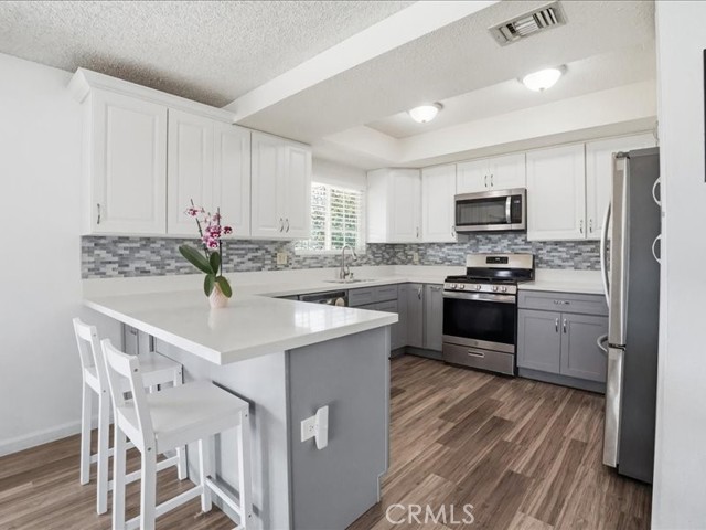 Detail Gallery Image 3 of 75 For 1826 Hillside, Norco,  CA 92860 - 4 Beds | 2 Baths