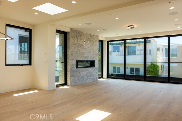 Detail Gallery Image 37 of 56 For 404 16th St, Manhattan Beach,  CA 90266 - 5 Beds | 5/2 Baths