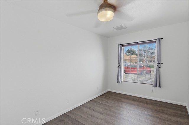 Detail Gallery Image 11 of 34 For 13628 Monterey Ct, Victorville,  CA 92392 - 3 Beds | 2 Baths