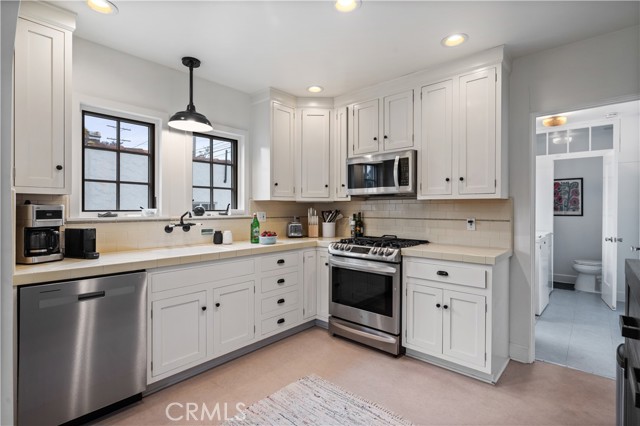 Detail Gallery Image 12 of 38 For 5022 E Broadway, Long Beach,  CA 90803 - 2 Beds | 2 Baths