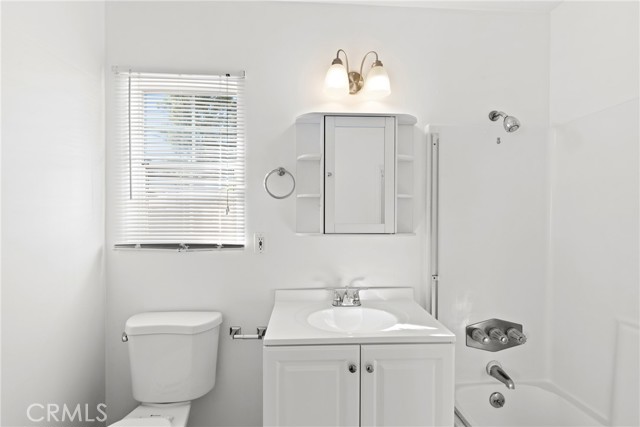 Detail Gallery Image 17 of 21 For 17414 Burma St, Encino,  CA 91316 - 3 Beds | 2 Baths