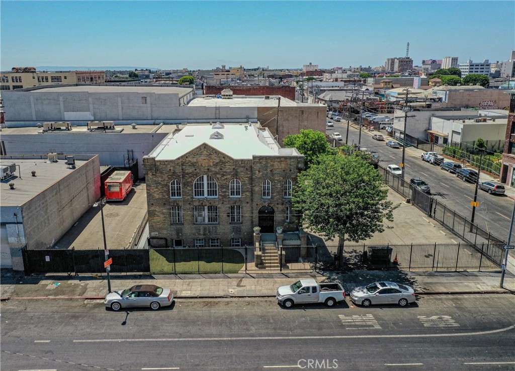 606 E 6th Street