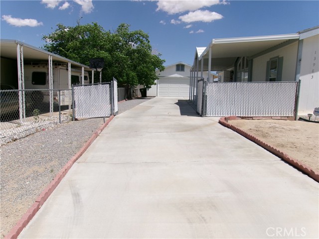 Detail Gallery Image 8 of 61 For 13983 Silver Lake Pl, Victorville,  CA 92395 - 3 Beds | 2 Baths