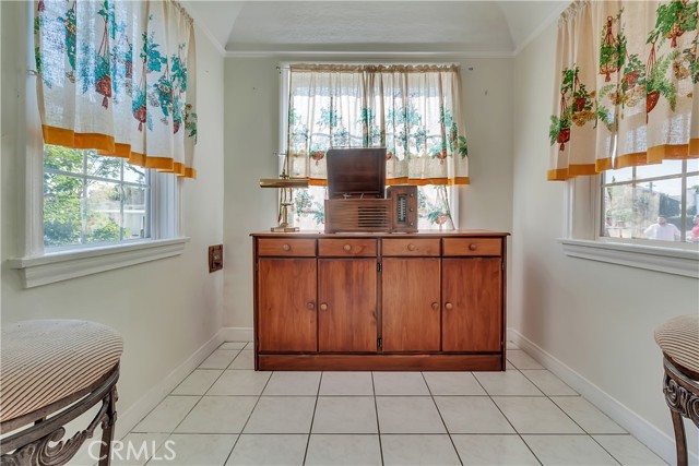 8148 Madison Avenue, South Gate CA: https://media.crmls.org/medias/52284b3c-bcad-4a2f-a0b5-ff83b4102908.jpg