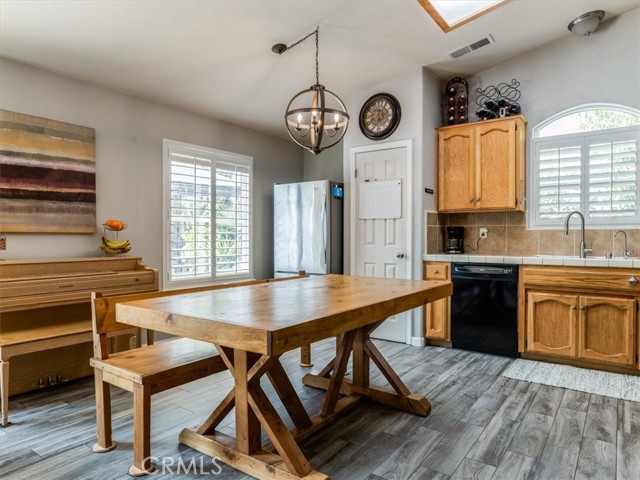 104 W Mariposa Street, Avenal CA: https://media.crmls.org/medias/5228d89c-5015-49bf-900b-41857d0ab3a8.jpg
