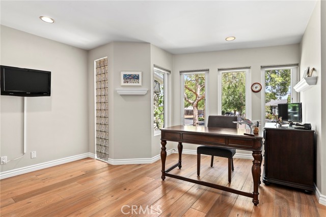 4855 Arcola Avenue, Toluca Lake CA: https://media.crmls.org/medias/52290ade-b214-4ea9-aeb2-f52826c7a841.jpg