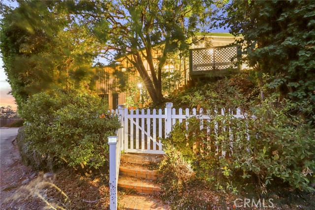 Detail Gallery Image 7 of 18 For 11575 Amanda Dr, Studio City,  CA 91604 - 4 Beds | 3 Baths