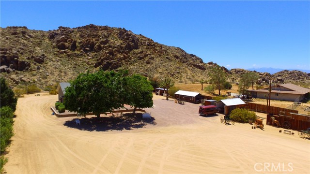 24212 Kansa Road, Apple Valley CA: https://media.crmls.org/medias/52299c41-5a69-4469-9876-5e13868723f6.jpg