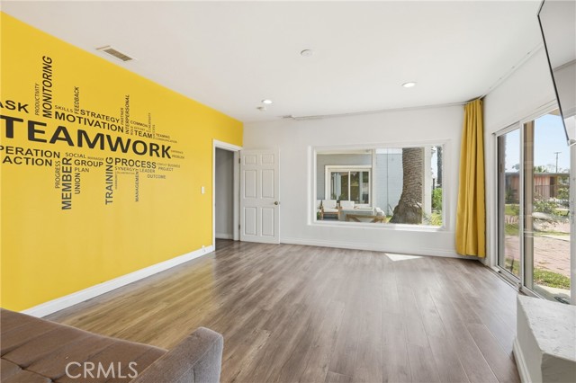 Detail Gallery Image 23 of 44 For 8647 Corbin Ave, Winnetka,  CA 91306 - 5 Beds | 3/1 Baths