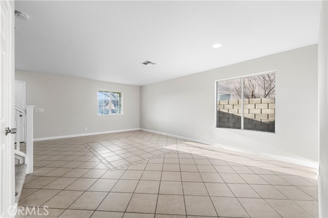Detail Gallery Image 13 of 44 For 45620 Barham Ave, Lancaster,  CA 93534 - 5 Beds | 2/1 Baths