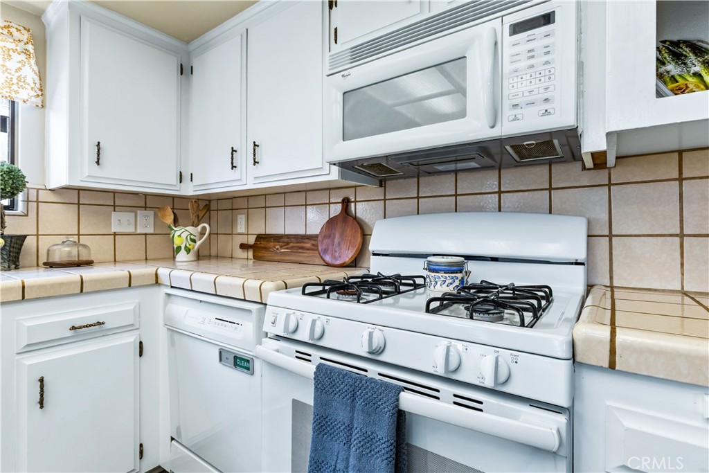 https://media.crmls.org/medias/522a4e46-8066-4439-99d0-861a3da7b279.jpg?preset=X-Large