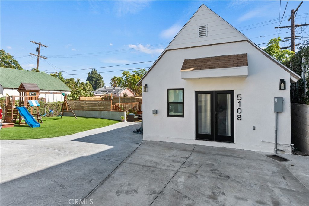 5108 Crenshaw Boulevard — architectural residence