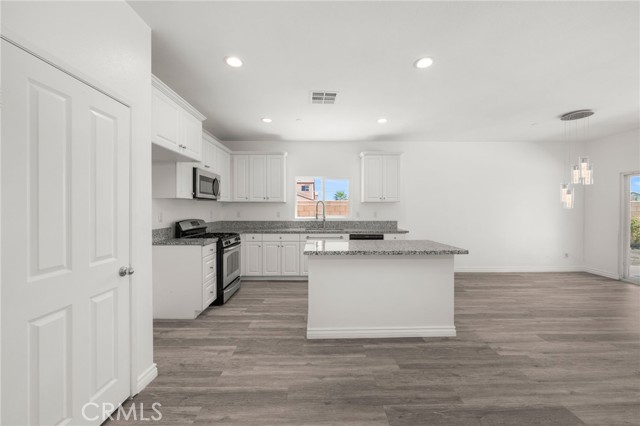 84457 Raphael Way, Coachella CA: https://media.crmls.org/medias/522c9a3b-ddbc-41fc-a063-666599e368c9.jpg