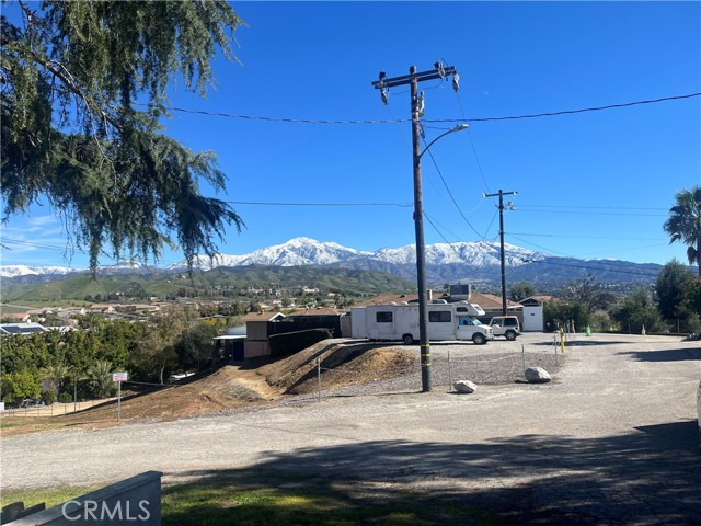 Detail Gallery Image 10 of 12 For 12184 Gladys, Yucaipa,  CA 92399 - 3 Beds | 2 Baths