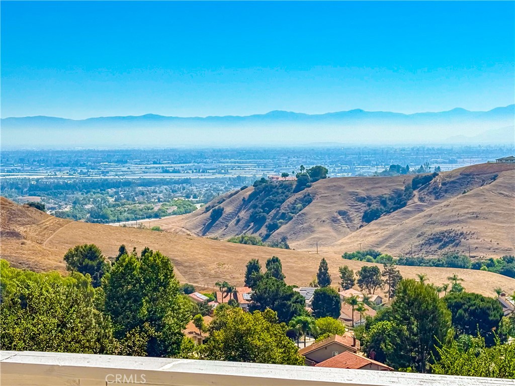 https://media.crmls.org/medias/522ceb8d-0898-4e42-a24f-ced971f70895.jpg?preset=X-Large