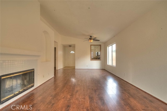 14319 Weeping Willow Lane, Fontana CA: https://media.crmls.org/medias/522d3acc-a6e2-4f1c-9cdc-3d13d49539d0.jpg