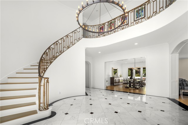 5366 Collingwood Circle, Calabasas CA: https://media.crmls.org/medias/522d673a-8d6a-4ff3-9320-1a9a6a160069.jpg