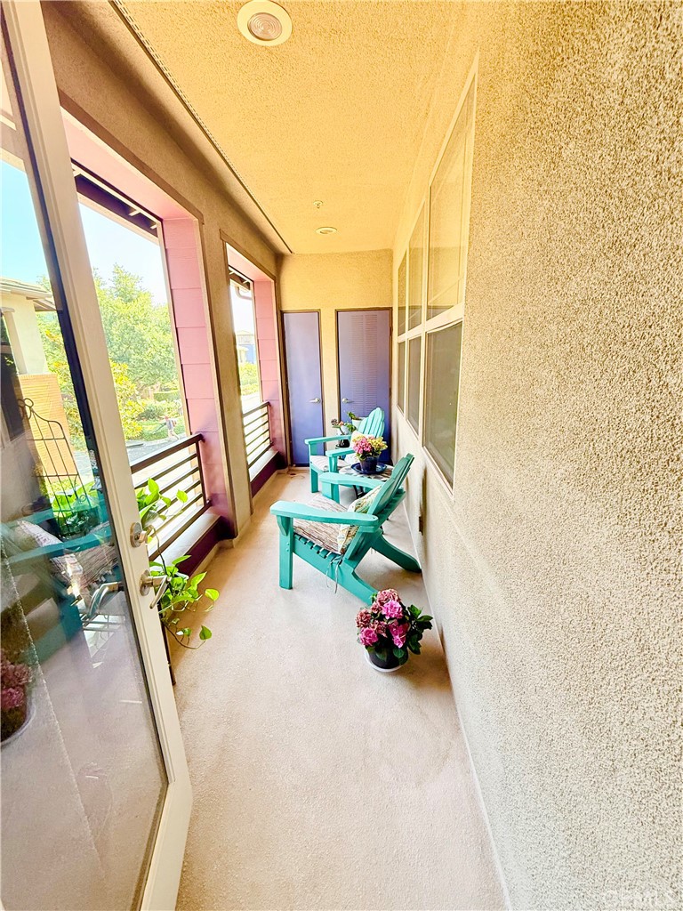 https://media.crmls.org/medias/522db581-dbba-4bb6-b599-59406c225a68.jpg?preset=X-Large