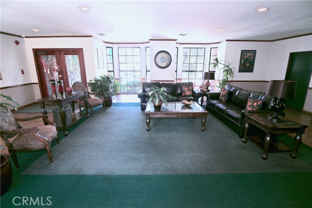 17914 Magnolia Boulevard, Encino CA: https://media.crmls.org/medias/522e80c9-d650-4635-947d-5087466e9fb4.jpg