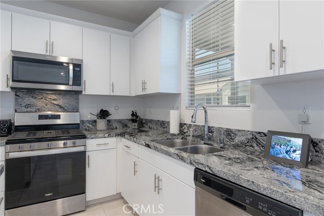 Detail Gallery Image 7 of 36 For 8474 Explorer, Chino,  CA 91708 - 2 Beds | 2/1 Baths