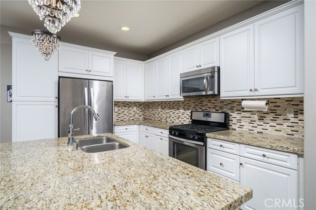 Detail Gallery Image 11 of 29 For 2846 E via Fiano, Ontario,  CA 91764 - 3 Beds | 2/1 Baths
