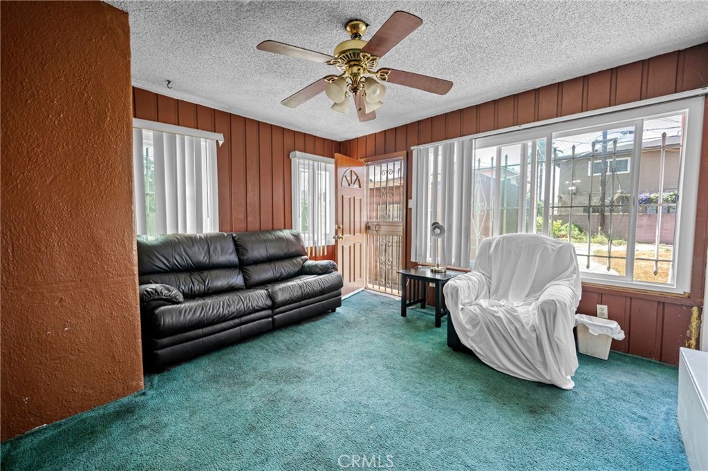 https://media.crmls.org/medias/522f8be5-4271-43c3-befd-fbb9d9815247.jpg?preset=X-Large