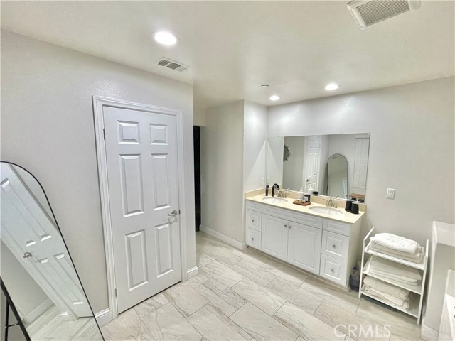 Detail Gallery Image 11 of 28 For 5053 S Heritage Paseo, Ontario,  CA 91762 - 3 Beds | 2/1 Baths