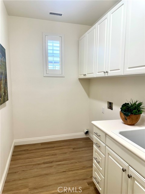 26480 Valley Oak Lane, Valencia CA: https://media.crmls.org/medias/522fe1fc-093a-499e-9117-4cd26f4c16b0.jpg