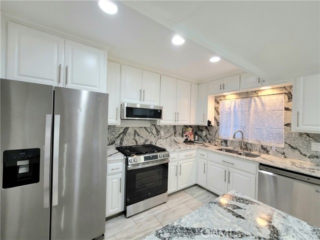 Detail Gallery Image 8 of 22 For 3034 N Ocana, Long Beach,  CA 90808 - 5 Beds | 2 Baths