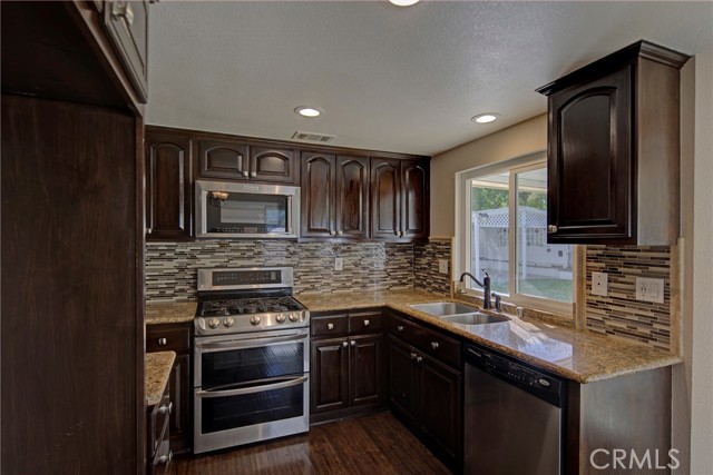 Detail Gallery Image 17 of 46 For 26691 Kicking Horse Dr, Corona,  CA 92883 - 3 Beds | 2/1 Baths