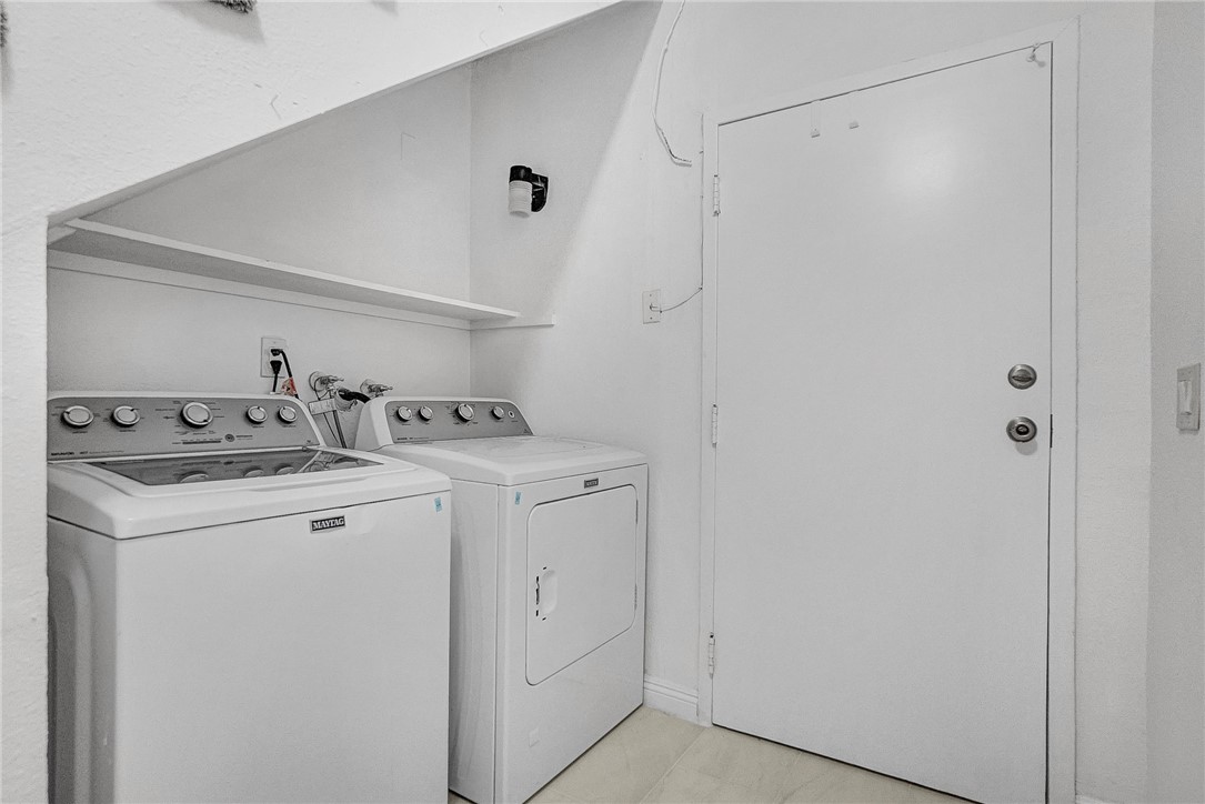 Detail Gallery Image 32 of 40 For 14435 Valerio St #10,  Van Nuys,  CA 91405 - 3 Beds | 2/1 Baths