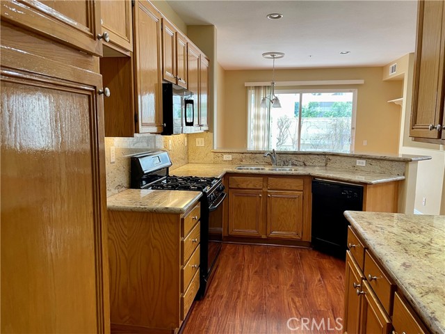 Detail Gallery Image 8 of 15 For 149 Islington, Irvine,  CA 92620 - 3 Beds | 3 Baths