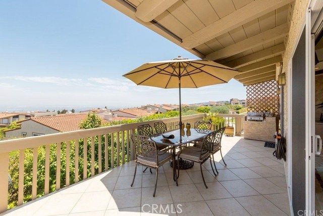 40 Hilltop Circle, Rancho Palos Verdes, California 90275, 3 Bedrooms Bedrooms, ,3 BathroomsBathrooms,Residential,Sold,Hilltop,PW17010327
